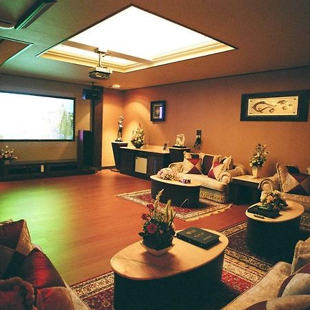 Daniel Spa Motel Pingzhen Eksteriør billede